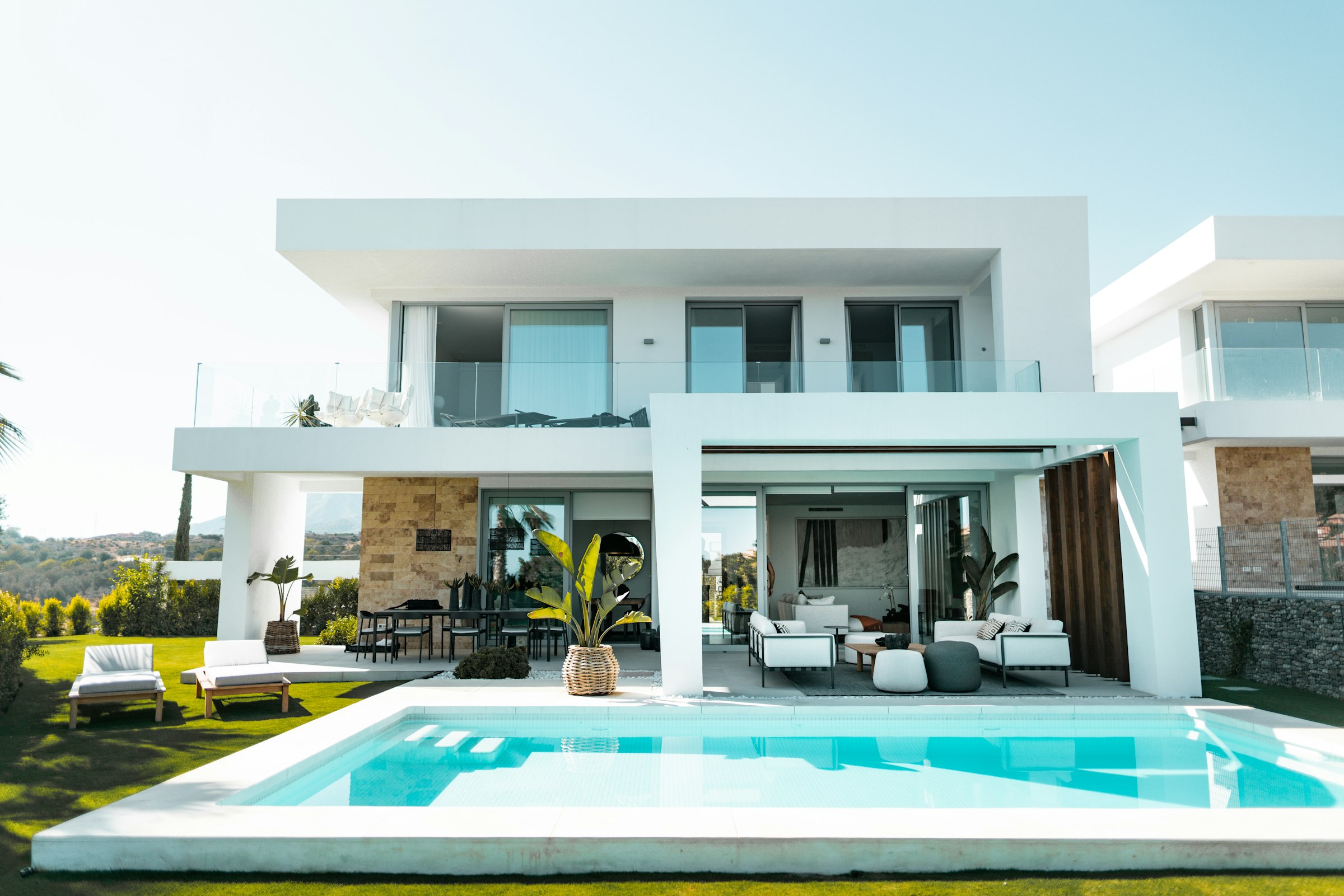 A modern residence beside a swimming pool